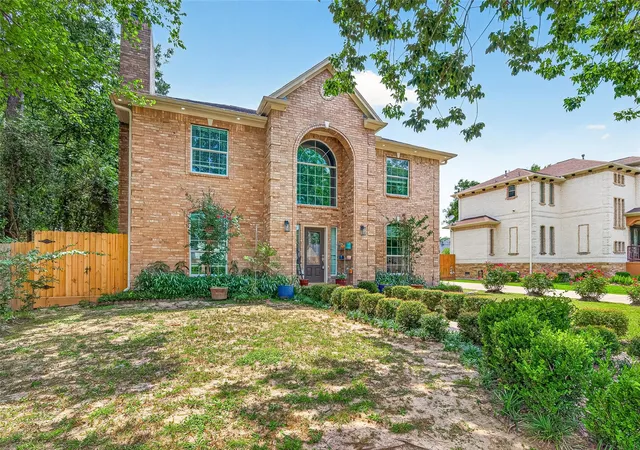 Photo 2 of Sale Pending at 18015 Bambridge Dr, Houston, TX 77090 | MLS# 38271799 | Listing updated on 2026-09-18