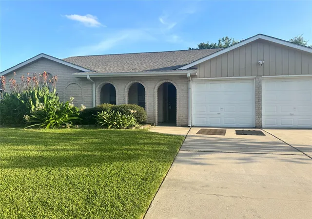 3rd image of 12215 Meadowdale Dr, Meadows Place, TX 77477 | MLS# 96816381