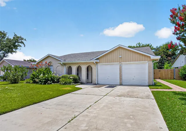 4th image of 12215 Meadowdale Dr, Meadows Place, TX 77477 | MLS# 96816381