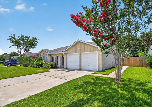5th image of 12215 Meadowdale Dr, Meadows Place, TX 77477 | MLS# 96816381