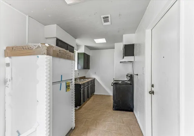 Photo 3 of Single family home for sale at 4915 Ridgewest St, Houston, TX 77053 | MLS# 87024389 | Listing updated on 2026-09-01