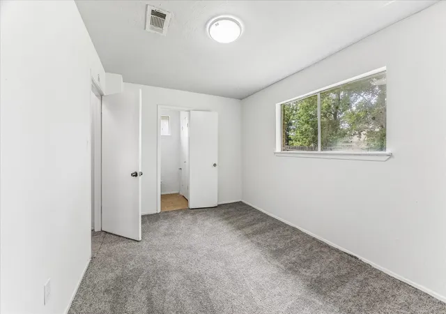 Photo 4 of Single family home for sale at 4915 Ridgewest St, Houston, TX 77053 | MLS# 87024389 | Listing updated on 2026-09-01