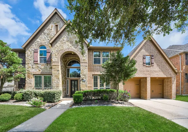 2nd image of 13617 Fountain Mist Dr, Pearland, TX 77584 | MLS# 78668020