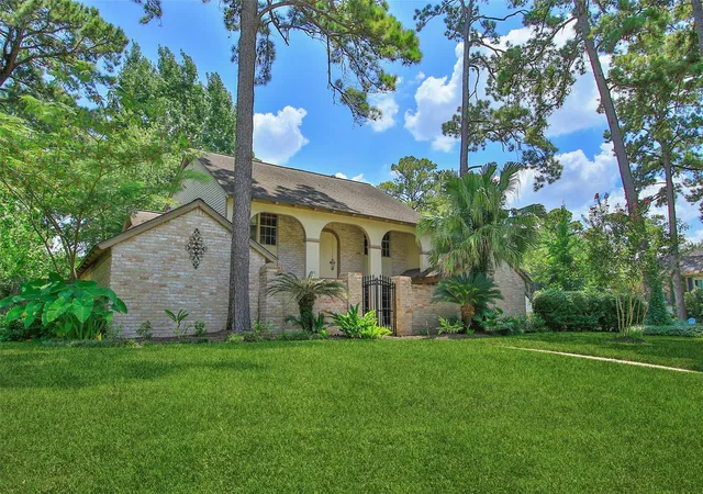 Photo 3 of Single family home for sale at 13602 Foxmoor Ln, Houston, TX 77069 | MLS# 60433348 | Listing updated on 2026-09-20