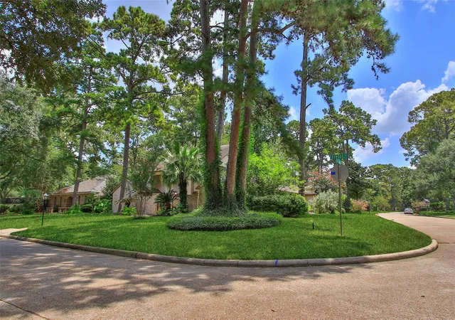 Photo 3 of Single family home for sale at 13602 Foxmoor Ln, Houston, TX 77069 | MLS# 60433348 | Listing updated on 2026-09-20