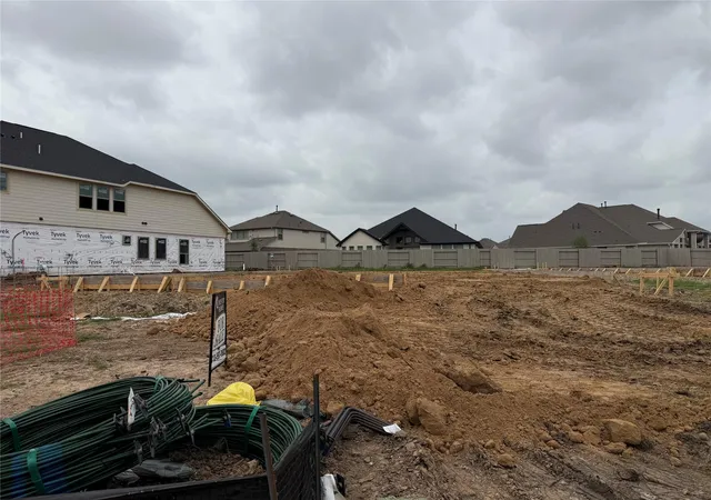Photo 4 of Sale Pending at 2506 Gleaming Pear Dr, Manvel, TX 77578 | MLS# 68189107 | Listing updated on 2026-09-11