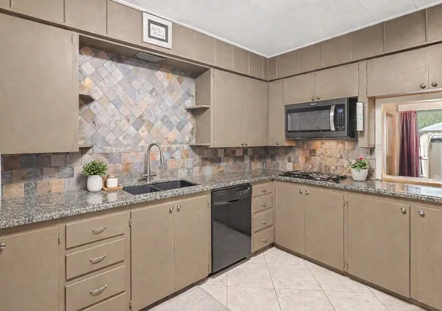 Photo 3 of Single family home for sale at 110 S Woodsway St W, Conroe, TX 77301 | MLS# 95382612 | Listing updated on 2026-09-19