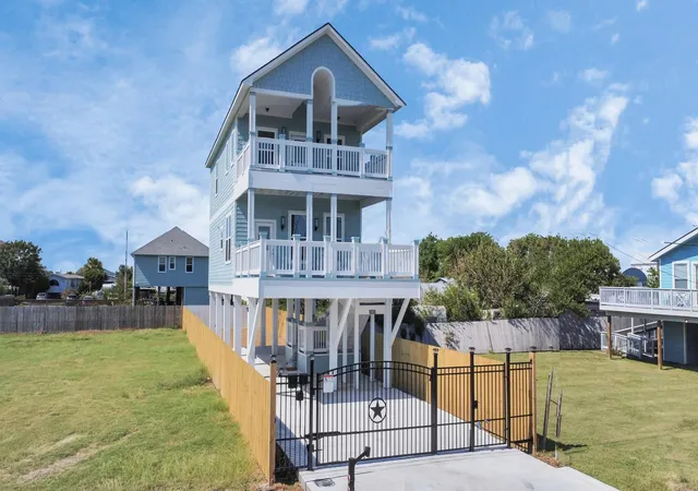 3rd image of 1008 20Th St, Dickinson, TX 77539 | MLS# 60313661