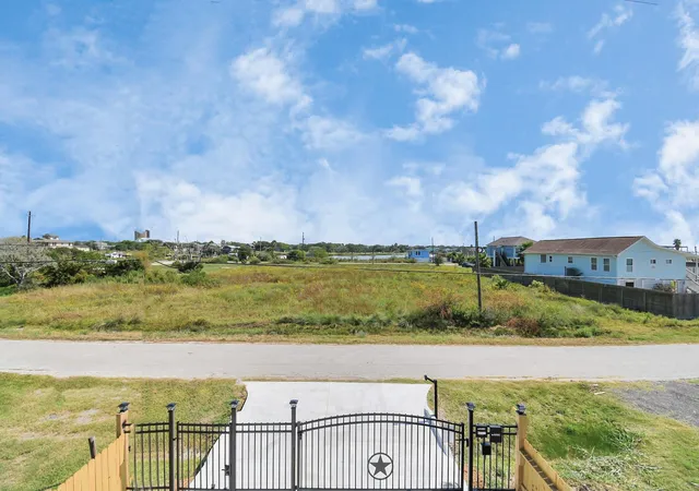 5th image of 1008 20Th St, Dickinson, TX 77539 | MLS# 60313661