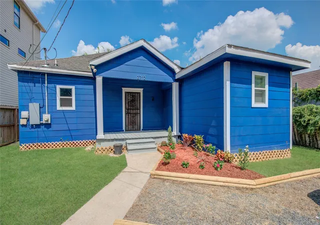 Photo 2 of Single family home for sale at 2712 Link Rd, Houston, TX 77009 | MLS# 96919831 | Listing updated on 2026-07-15