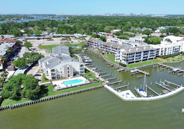 Photo 3 of Condo for sale at 205 Yacht Clb Ln #205, Seabrook, TX 77586 | MLS# 15835079 | Listing updated on 2026-08-29