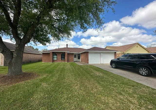 Homes for sale in La Porte, TX | 10921 Pecan Dr, La Porte, TX 77571 | MLS# 57511110