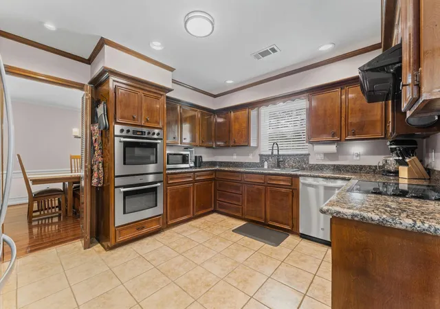 Photo 3 of Sale Pending at 3030 Broadmoor Dr, Sugar Land, TX 77478 | MLS# 59766010 | Listing updated on 2026-10-10