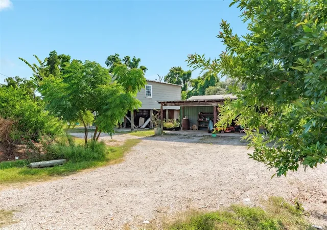 Photo 3 of Single family home for sale at 445 Creekside Dr, Angleton, TX 77515 | MLS# 9947684 | Listing updated on 2026-08-17