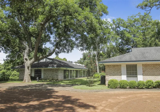 3rd image of 536 Oak Dr, Lake Jackson, TX 77566 | MLS# 13762266