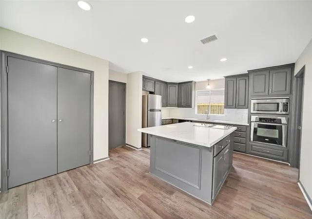 5th image of 2303 Willow Lake Dr, Houston, TX 77077 | MLS# 86379135