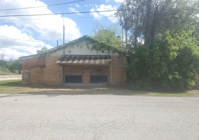 2nd image of 708 N Velasco St, Angleton, TX 77515
