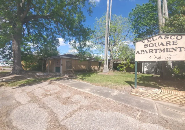 1st image of 708 N Velasco St #N, Angleton, TX 77515 | MLS# 3089724