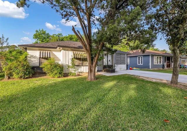 Photo 2 of Sale Pending at 1901 Texoma St, Baytown, TX 77520 | MLS# 85038754 | Listing updated on 2026-09-13