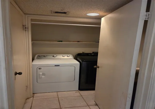 Photo 4 of Townhouse for sale at 7971 Kendalia Dr, Houston, TX 77036 | MLS# 17275872 | Listing updated on 2026-09-02