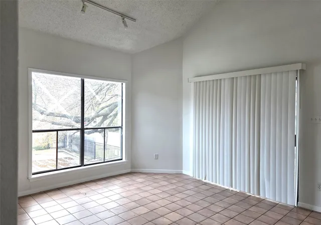 4th image of 10154 Waterstone Dr, Houston, TX 77042 | MLS# 52460913