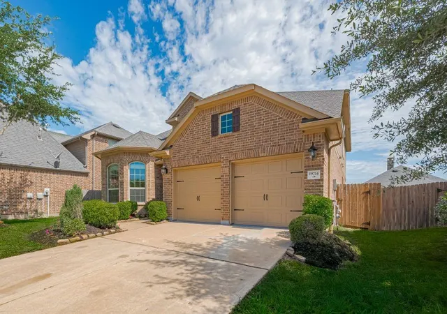 Photo 3 of Single family home for sale at 19714 Ter Cliff Ct, Richmond, TX 77407 | MLS# 76231590 | Listing updated on 2026-08-30