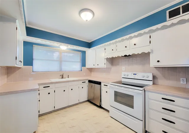 Photo 4 of Single family home for sale at 5442 Kinglet St, Houston, TX 77096 | MLS# 54972354 | Listing updated on 2026-07-24