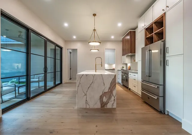 Photo 1 of Sale Pending at 309 Ave Of Oaks St, Houston, TX 77009 | MLS# 70054046 | Listing updated on 2026-09-10
