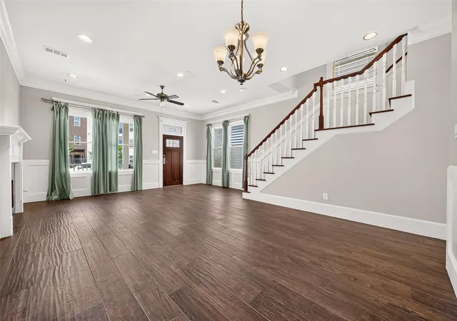 Photo 4 of Sale Pending at 432 W 25Th St, Houston, TX 77008 | MLS# 4041107 | Listing updated on 2026-09-17
