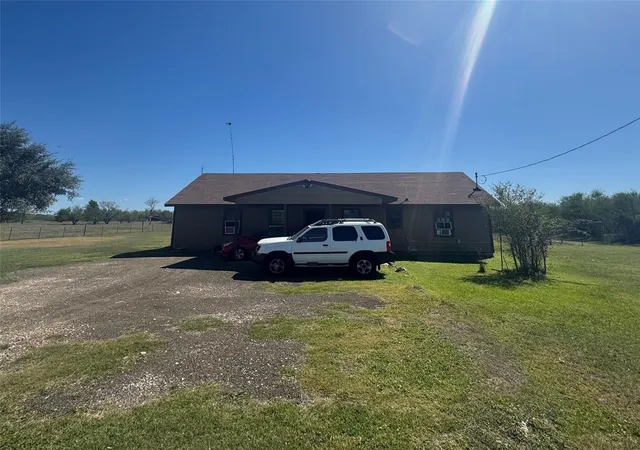 Homes for sale in Wallis, TX | 1904 Dodge Ln, Wallis, TX 77485 | MLS# 83079575
