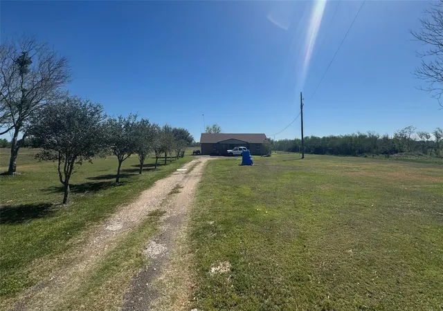Homes for sale in Wallis, TX | 1904 Dodge Ln, Wallis, TX 77485 | MLS# 83079575