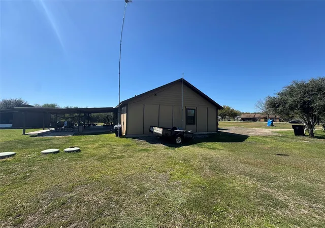 Homes for sale in Wallis, TX | 1904 Dodge Ln, Wallis, TX 77485 | MLS# 83079575
