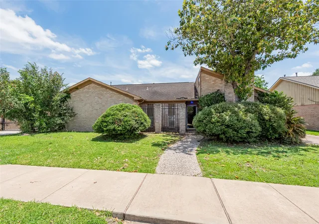 Photo 1 of Single family home for sale at 10827 Braes Forest Dr, Houston, TX 77071 | MLS# 16220107 | Listing updated on 2026-07-28