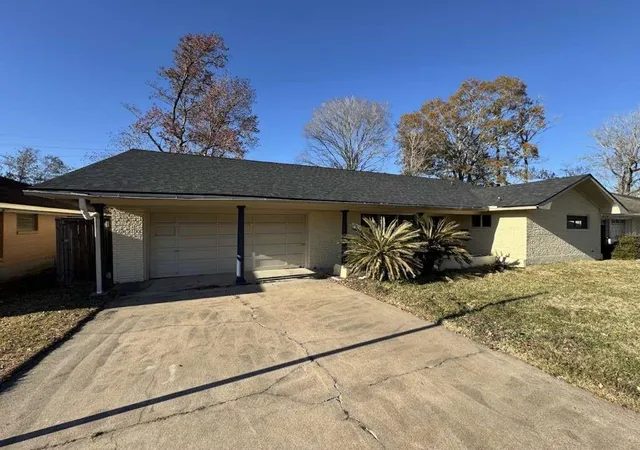 Photo 1 of Single family home for sale at 1011 Oak Dr, Liberty, TX 77575 | MLS# 31708377 | Listing updated on 2026-07-20