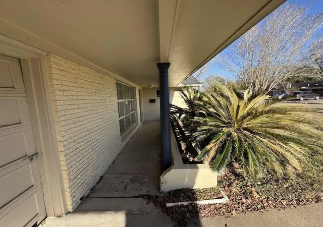 Photo 2 of Single family home for sale at 1011 Oak Dr, Liberty, TX 77575 | MLS# 31708377 | Listing updated on 2026-07-20