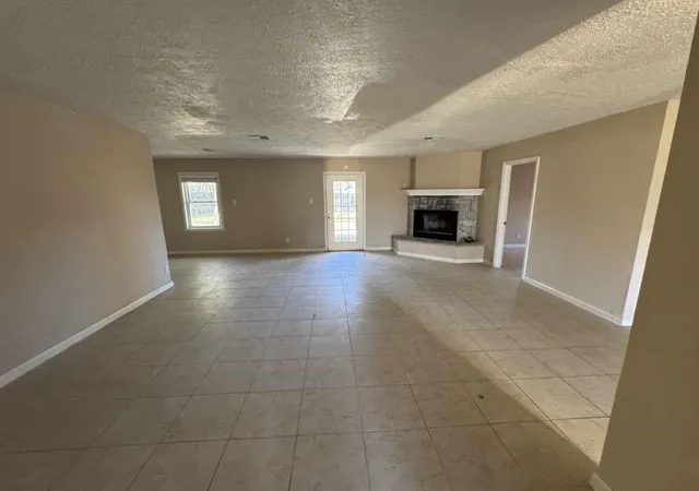 Photo 3 of Single family home for sale at 1011 Oak Dr, Liberty, TX 77575 | MLS# 31708377 | Listing updated on 2026-07-20