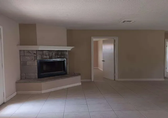 Photo 3 of Single family home for sale at 1011 Oak Dr, Liberty, TX 77575 | MLS# 31708377 | Listing updated on 2026-07-20