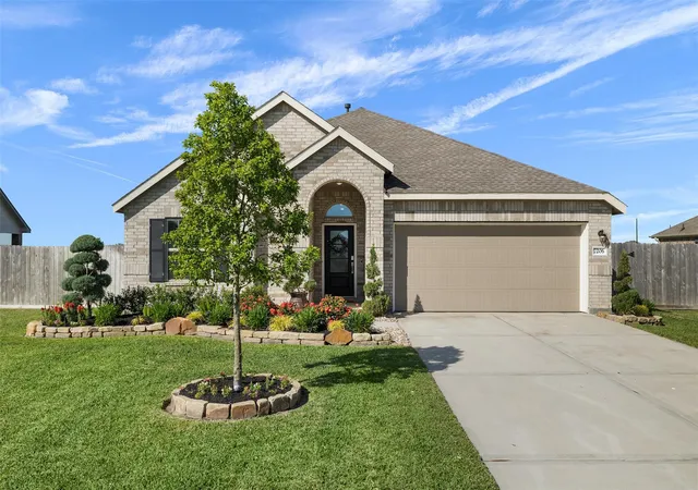 2nd image of 7206 Oakmont Ave, Baytown, TX 77523 | MLS# 49617514