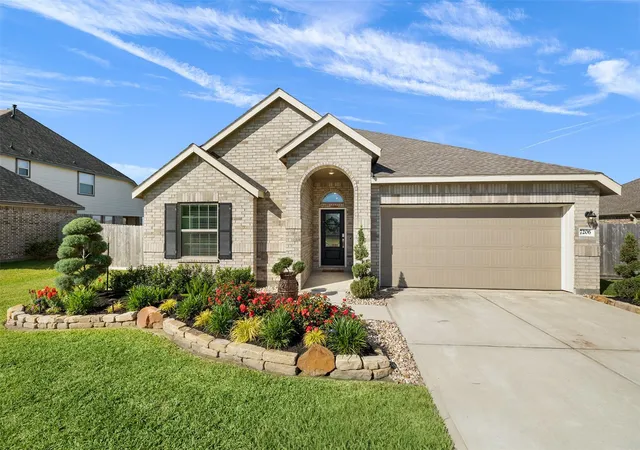 Photo 3 of Single family home for sale at 7206 Oakmont Ave, Baytown, TX 77523 | MLS# 49617514 | Listing updated on 2026-07-17