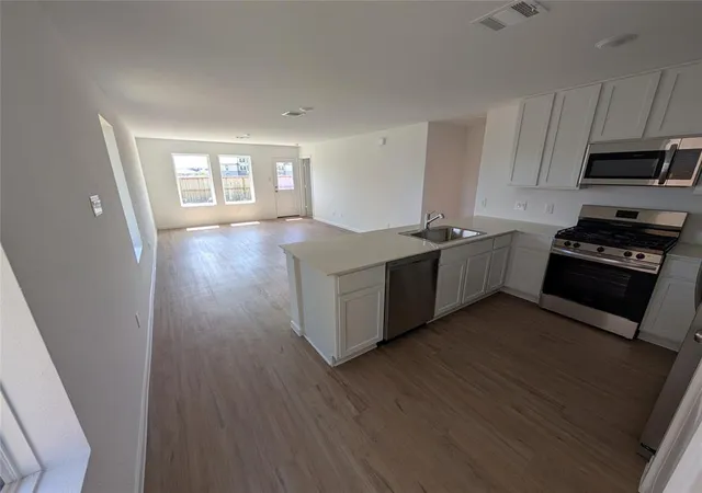 5th image of 654 Maria Elena Wy, Cleveland, TX 77327 | MLS# 26246615