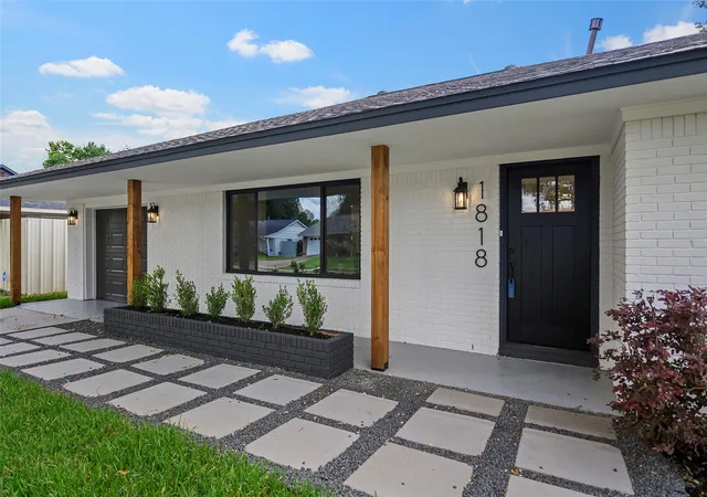 image of 1818 Watercrest Dr, Houston, TX 77008 | MLS# 56730890
