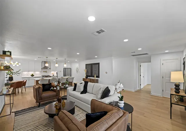 image of 1818 Watercrest Dr, Houston, TX 77008 | MLS# 56730890