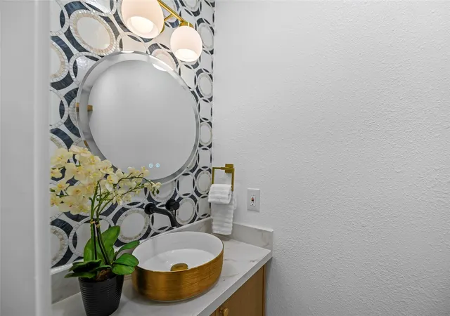 image of 1818 Watercrest Dr, Houston, TX 77008 | MLS# 56730890