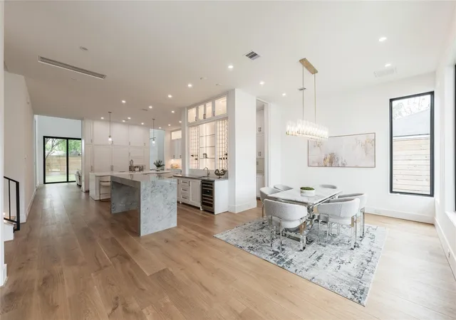 3rd image of 7006 Schiller St, Houston, TX 77055 | MLS# 61539081