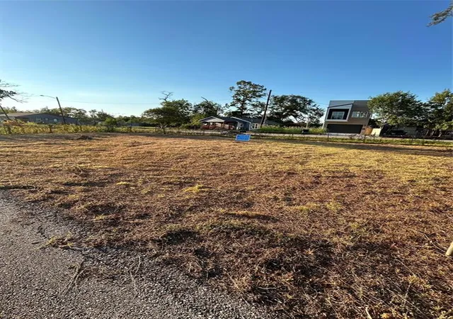 Photo 2 of Land for sale at 4434 Noble St, Houston, TX 77020 | MLS# 63131398 | Listing updated on 2026-09-15