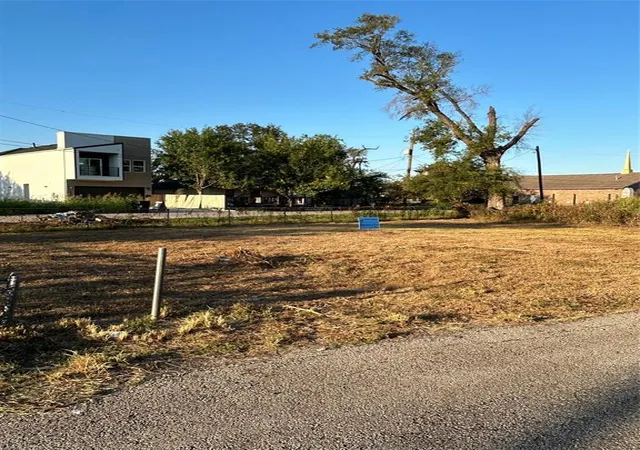 Photo 3 of Land for sale at 4434 Noble St, Houston, TX 77020 | MLS# 63131398 | Listing updated on 2026-09-15