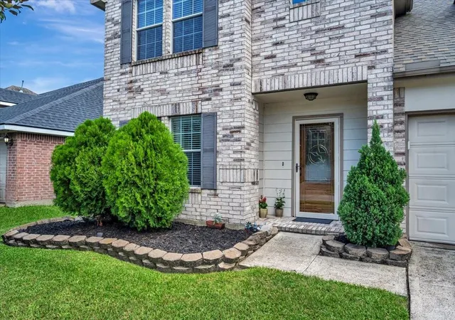 3rd image of 2114 Camdon Dr, Deer Park, TX 77536 | MLS# 68372308