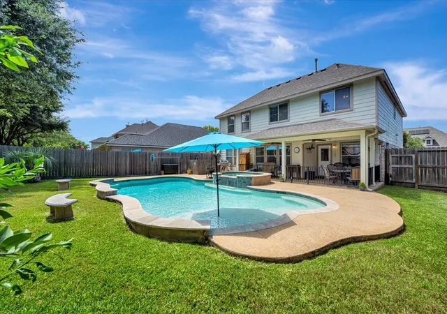 4th image of 2114 Camdon Dr, Deer Park, TX 77536 | MLS# 68372308