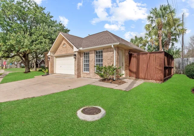 Photo 4 of Sale Pending at 2911 Norwood Hills Dr, Katy, TX 77450 | MLS# 34475766 | Listing updated on 2026-09-18