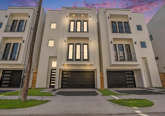 3rd image of 2216 Francis St, Houston, TX 77004 | MLS# 77174893